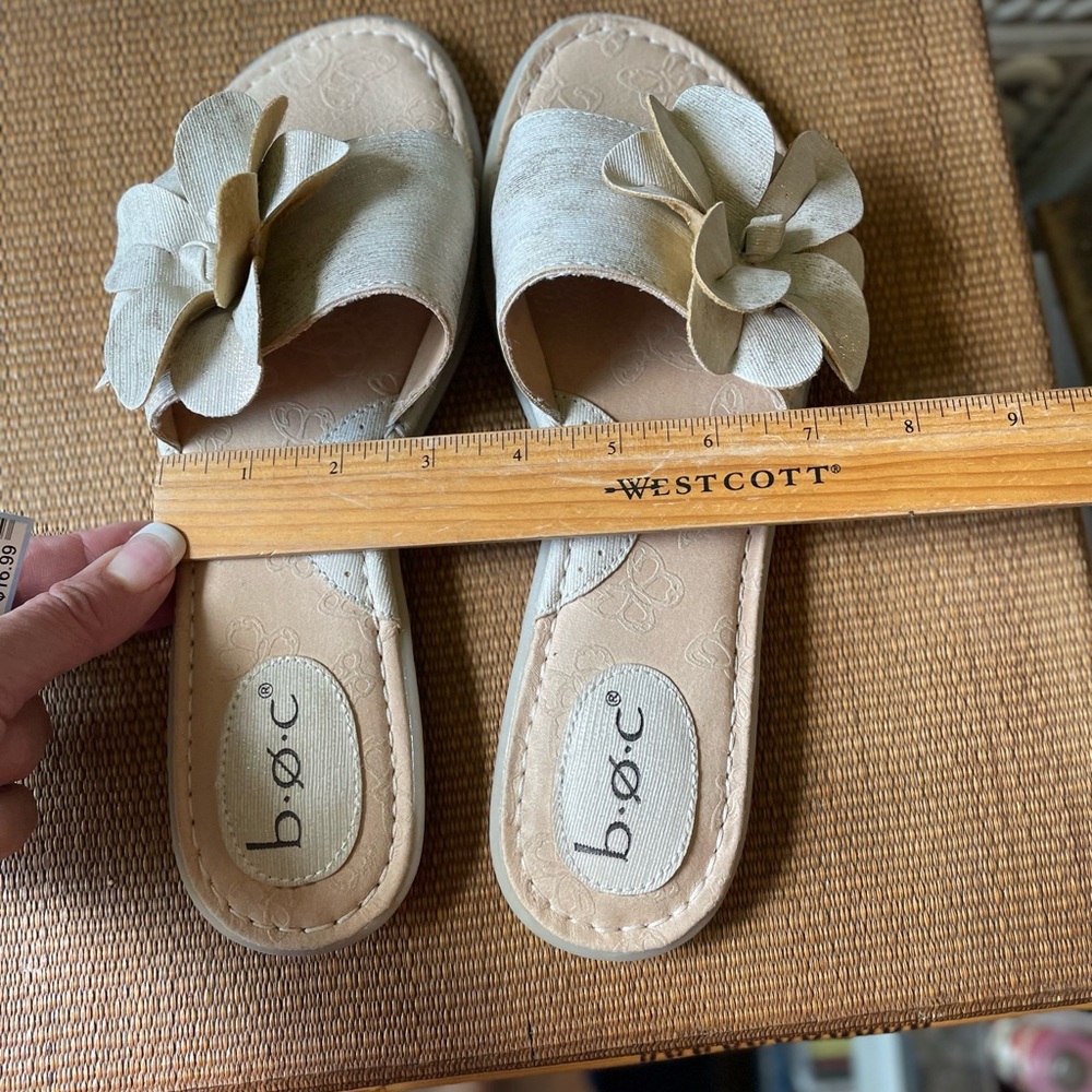 Born beige flat Sandals flower top Womens 9M - Picture 4 of 7